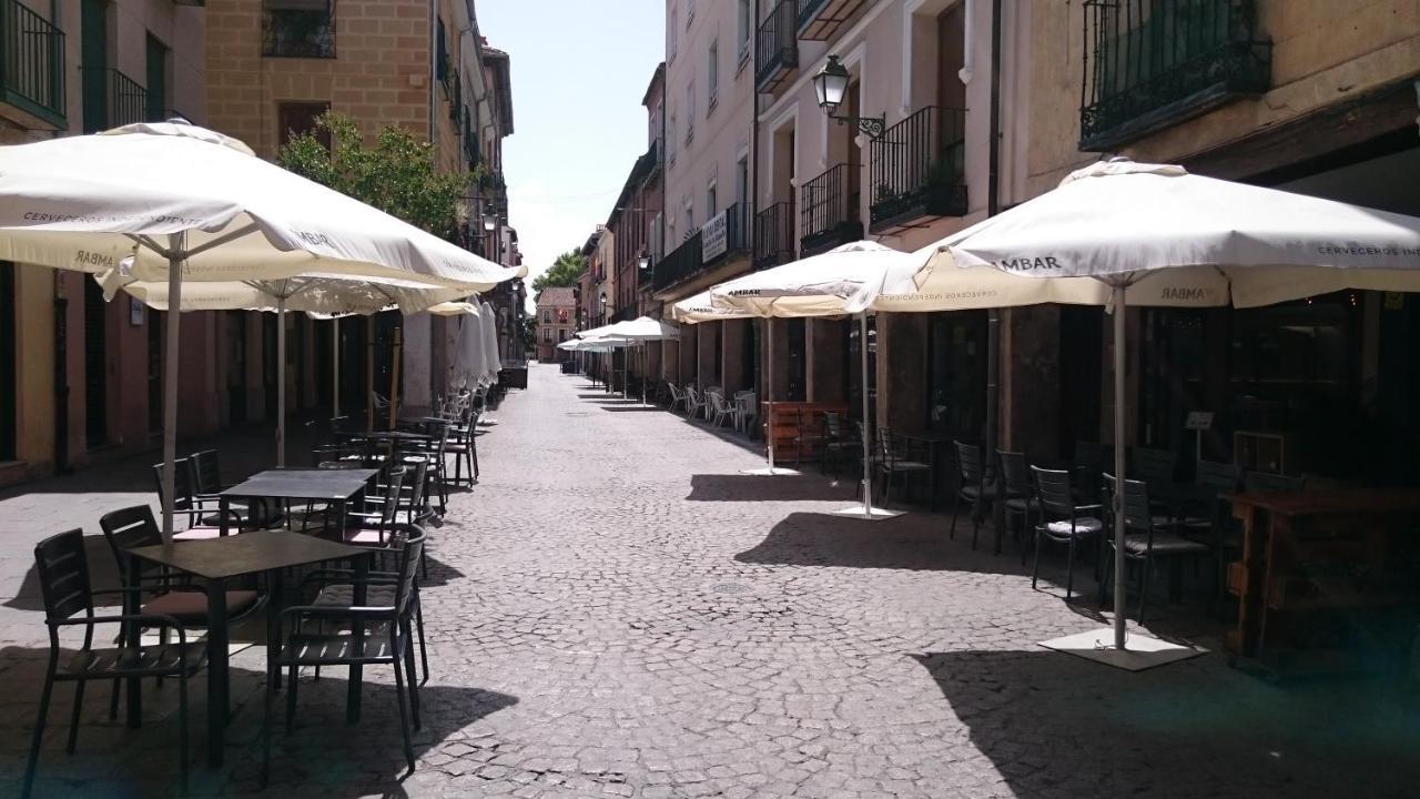 Hotel Casa De Huespedes Vecinodecerbantes Alcalá de Henares Exterior foto